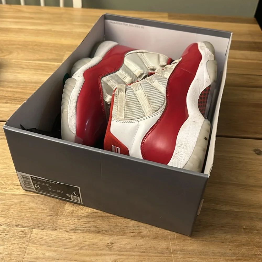JORDAN 11 retro cherry red